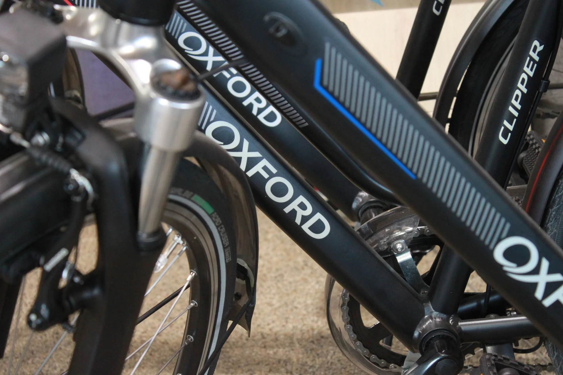 Oxford stadsfietsen in de showroom