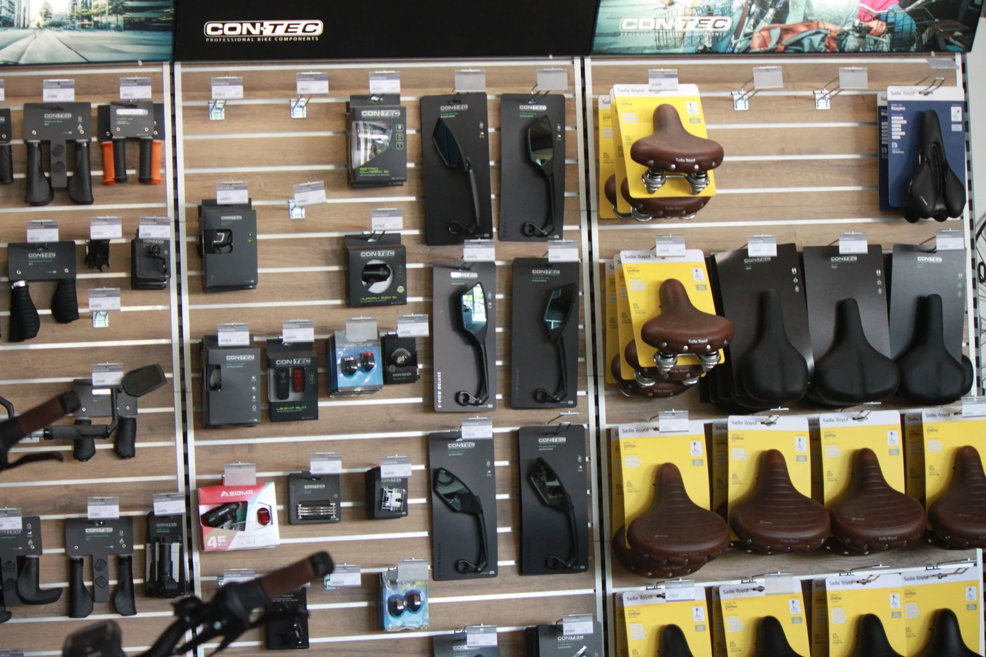 Onderdelen en accessoires in de winkel